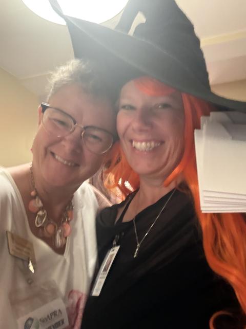 A festive selfie, witch's hat and all